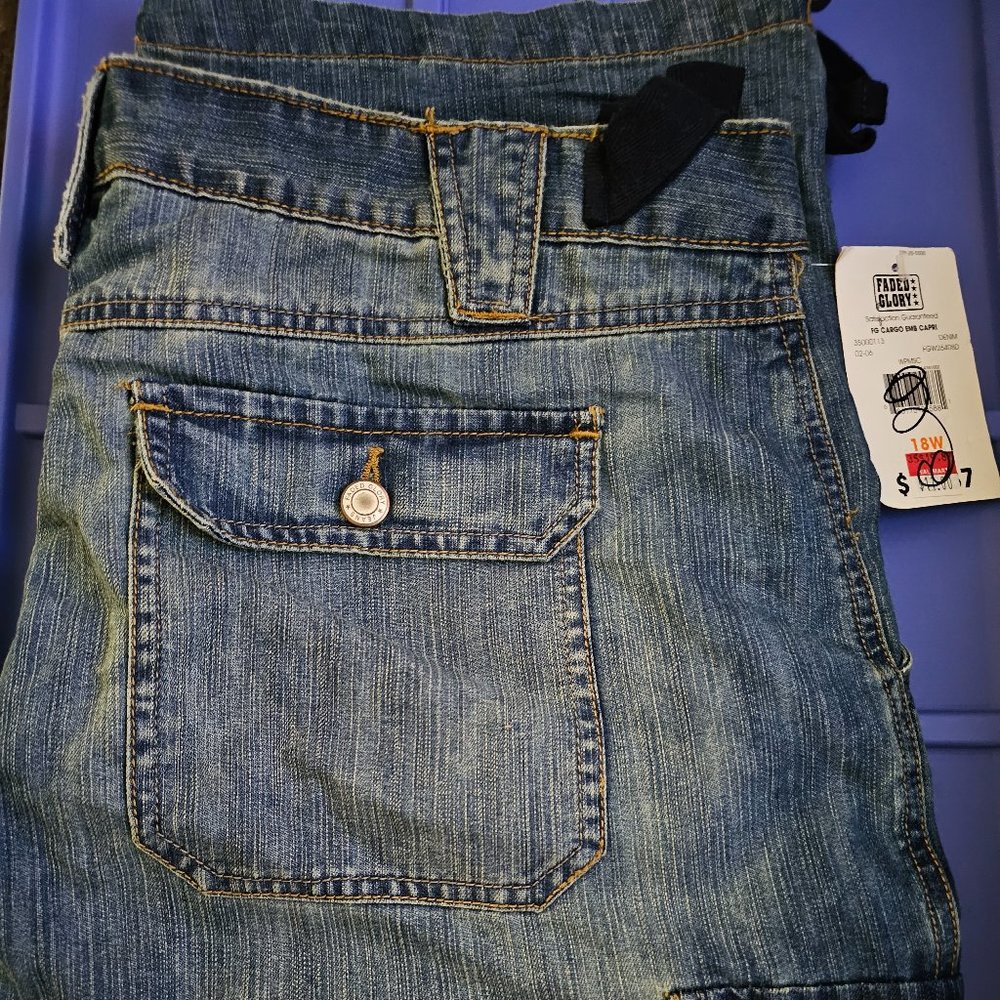 FADED GLORY CARGO CAPRI PANTS (#28)